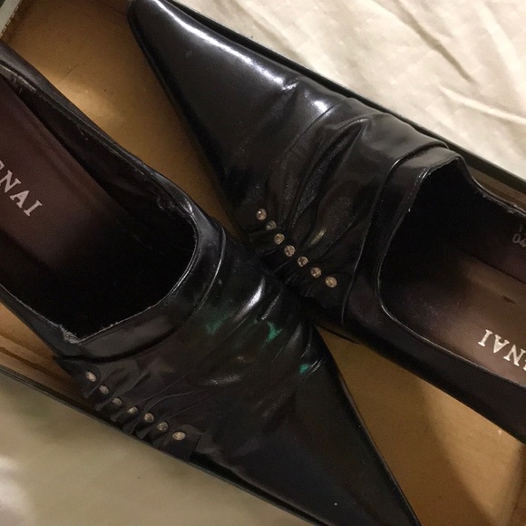 Vintage Black Pointed Ruffles with Gems Shoes - Picture 8 of 9